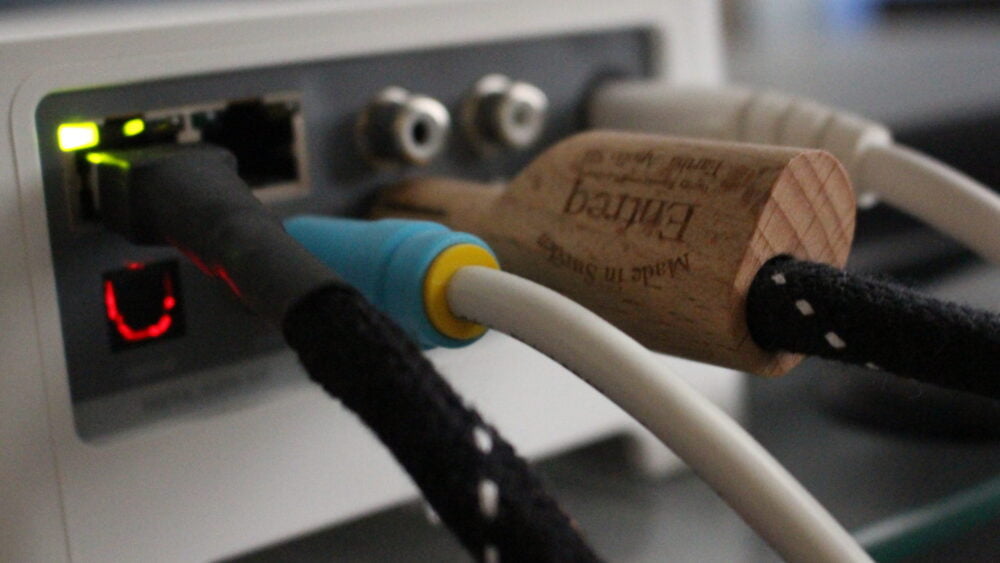 What happens when you put a Primer RJ45 cable on a Sonos Connect?