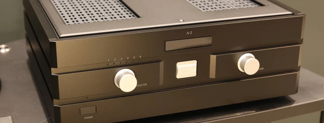 The Soulnote A-2 ver2 as part of a larger setup.